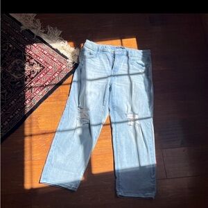 Vera Wang Light Blue Cropped Jeans